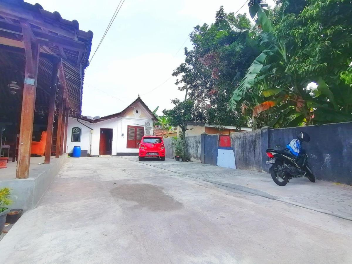 Reddoorz Syariah @ Ndalem Kembang Sore Джокьякарта Экстерьер фото