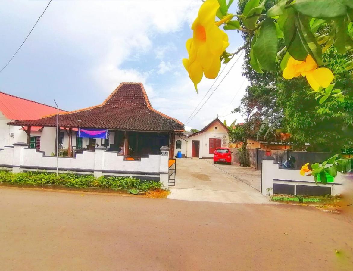 Reddoorz Syariah @ Ndalem Kembang Sore Джокьякарта Экстерьер фото