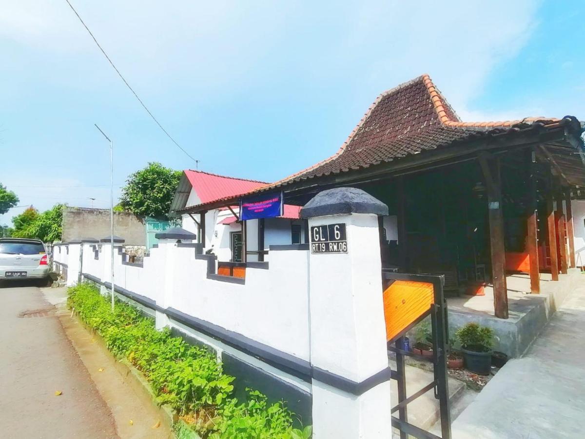 Reddoorz Syariah @ Ndalem Kembang Sore Джокьякарта Экстерьер фото