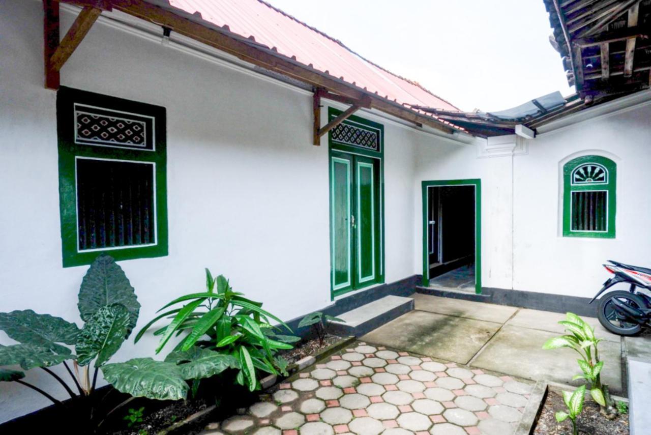 Reddoorz Syariah @ Ndalem Kembang Sore Джокьякарта Экстерьер фото