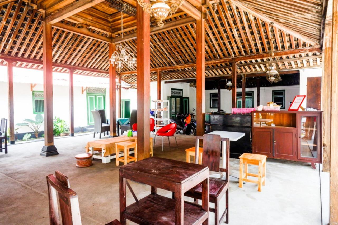 Reddoorz Syariah @ Ndalem Kembang Sore Джокьякарта Экстерьер фото